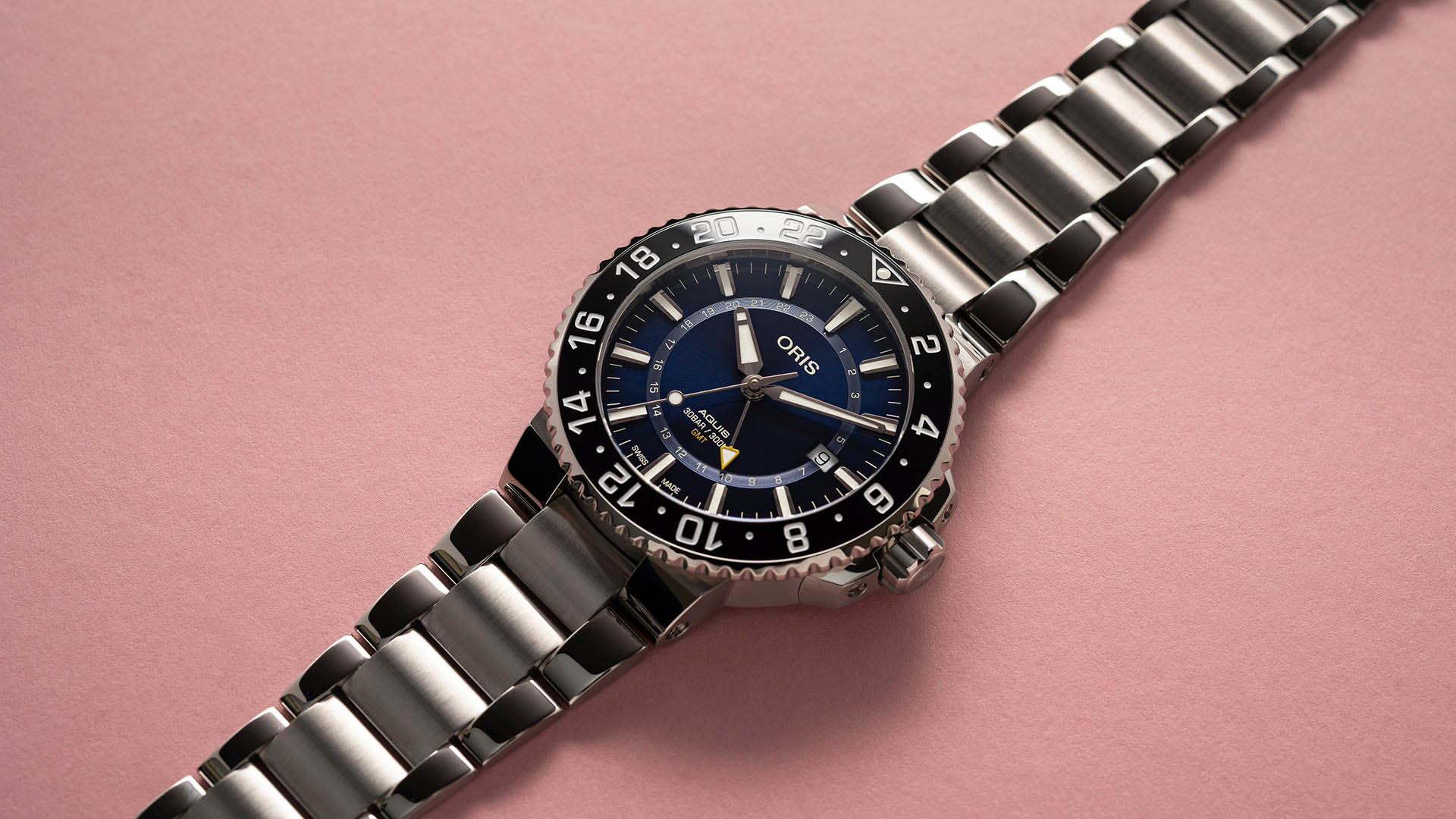 Oris Oris Aquis Gmt Date 01 798 7754 4135-07 8 24 05PEB, aquis швейцария мужские часы на браслете нержавеющая сталь боковой вид